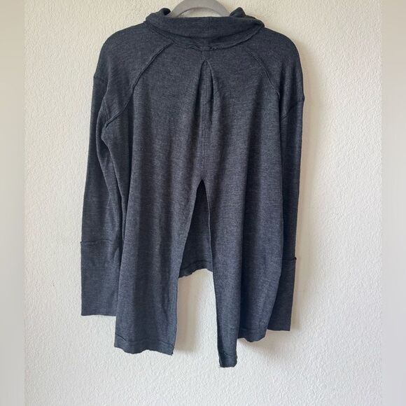 Free People We The Free Gray Turtleneck Split Back Long Sleeve Top Size M Boho - Picture 3 of 6
